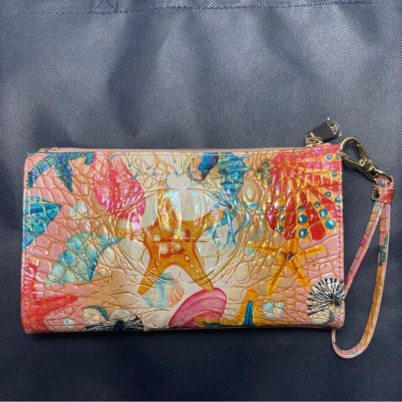 Brahmin Daisy Clutch Wristlet Starlight Seashell Starfish Leather - Picture 5 of 6